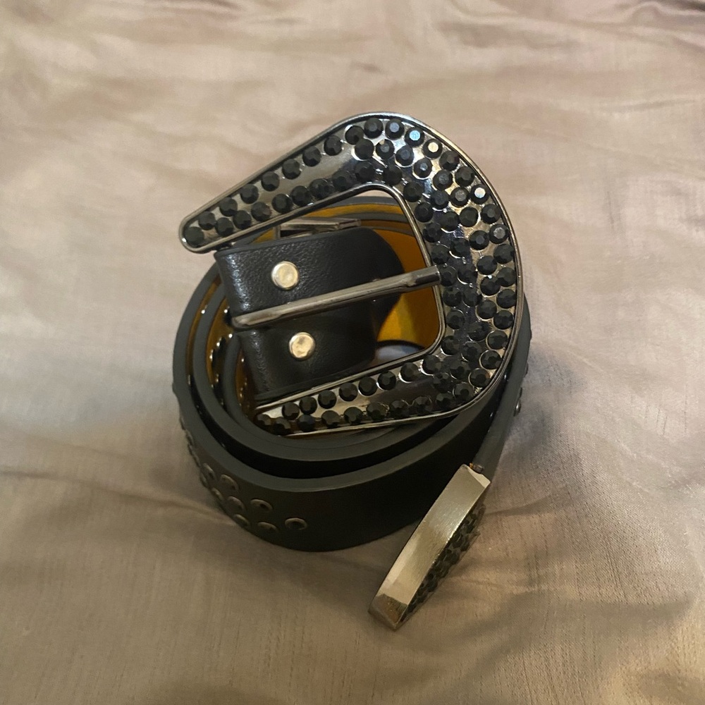 Black shinny belt
